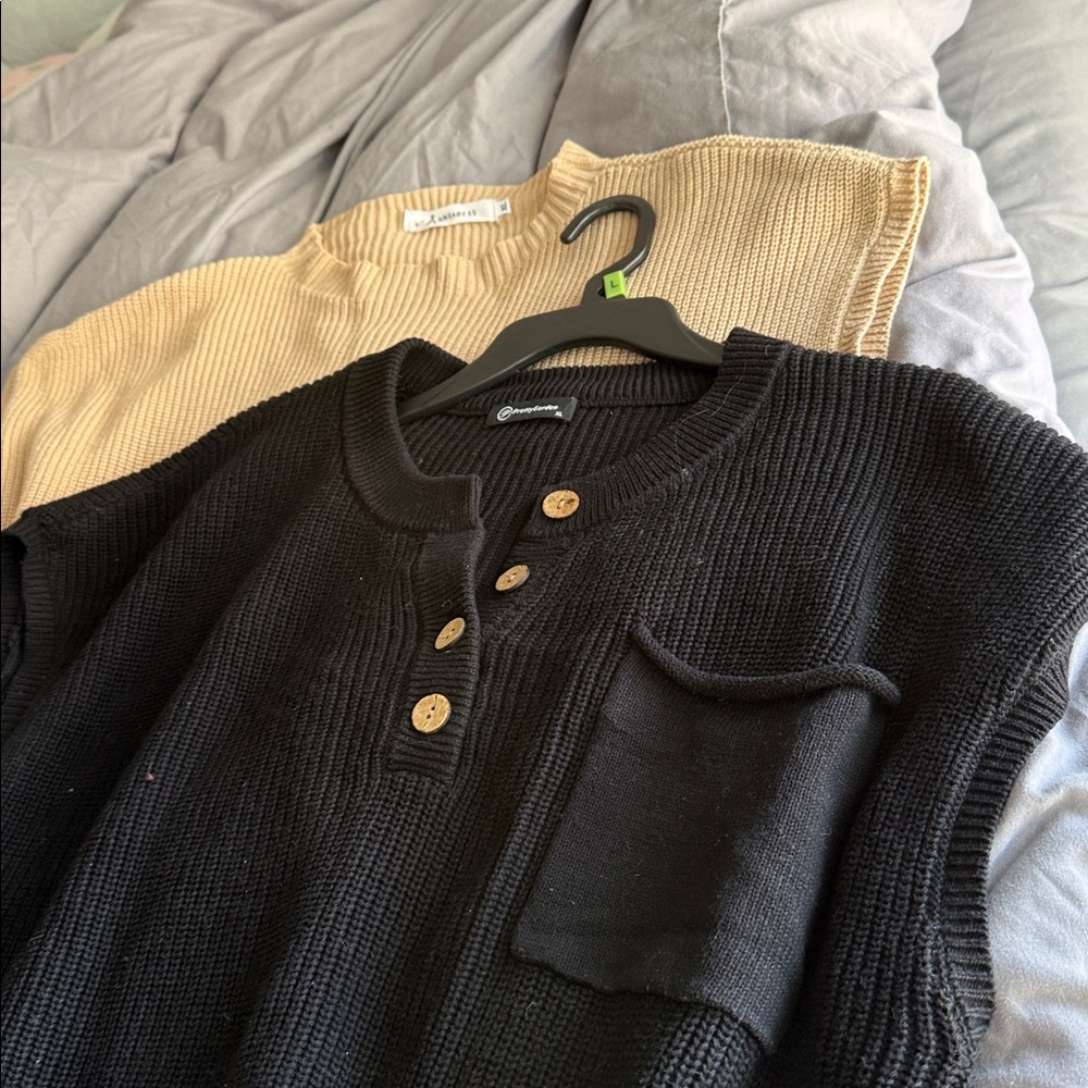 Black and Tan Knit Sweaters Two sweaters - Picture 4 of 4